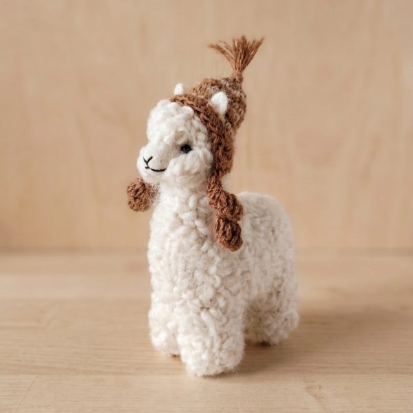 ALPACA HUACAYA WITH CHULLO